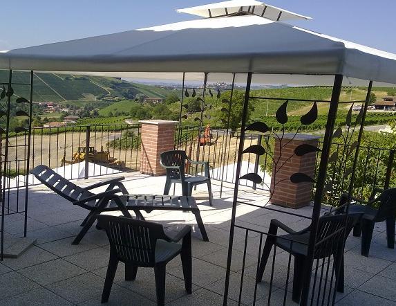 La Terrazza Del Barbaresco Bed & Breakfast Neviglie Exterior photo