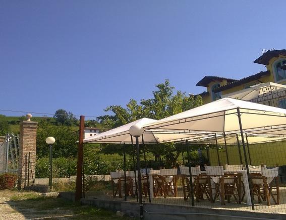 La Terrazza Del Barbaresco Bed & Breakfast Neviglie Exterior photo