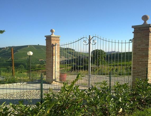 La Terrazza Del Barbaresco Bed & Breakfast Neviglie Exterior photo